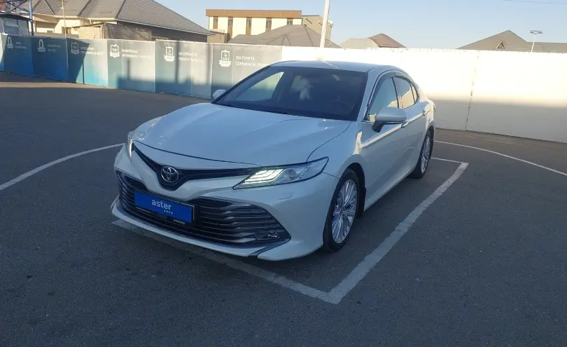 Toyota Camry 2018 года за 14 000 000 тг. в Шымкент