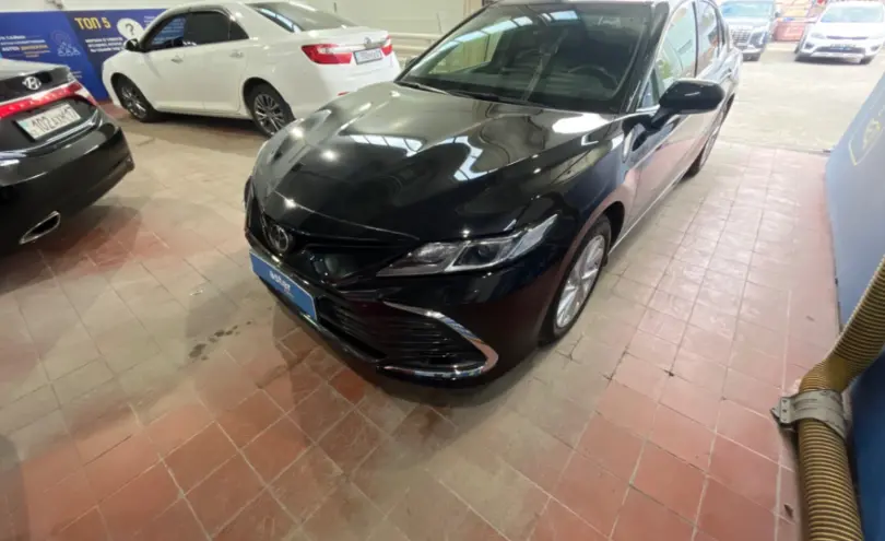 Toyota Camry 2023 года за 13 800 000 тг. в Астана