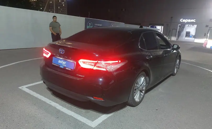 Toyota Camry 2018 года за 10 200 000 тг. в Шымкент фото 3