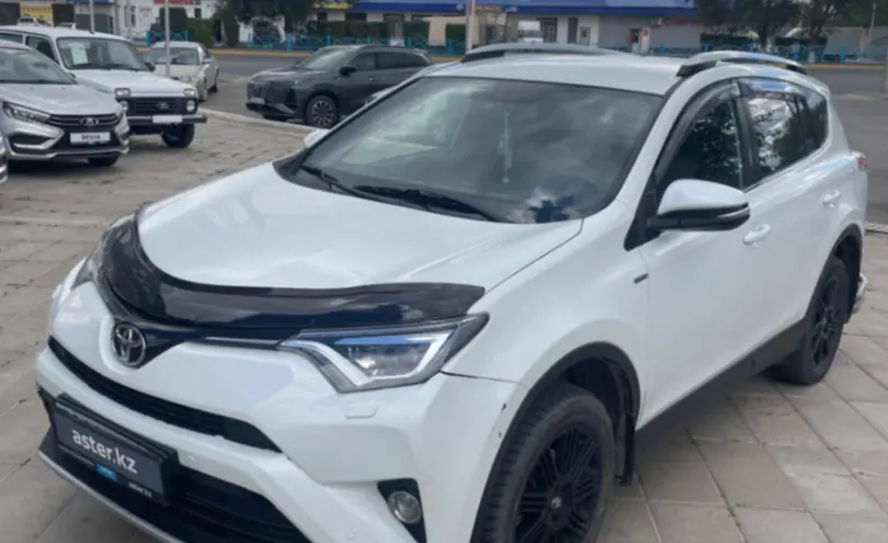 Toyota RAV4 2018 года за 10 000 000 тг. в Уральск