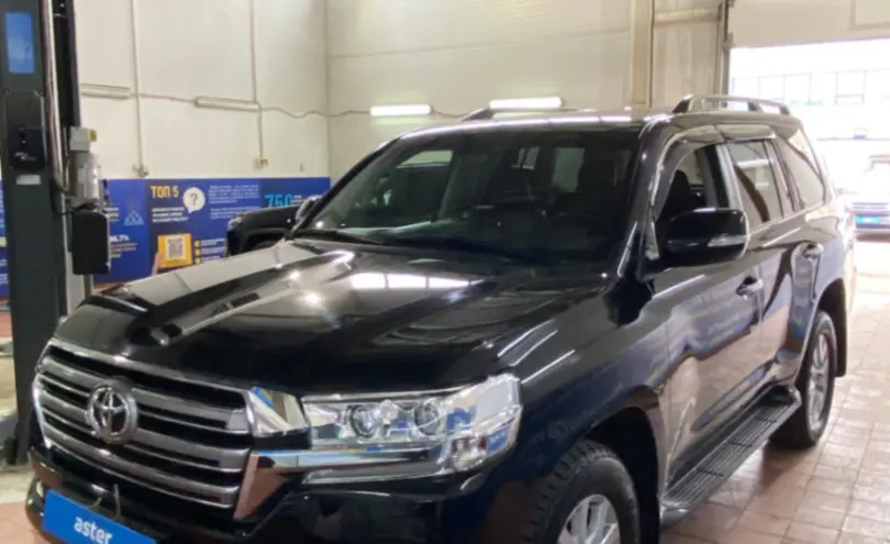 Toyota Land Cruiser 2019 года за 37 000 000 тг. в Астана