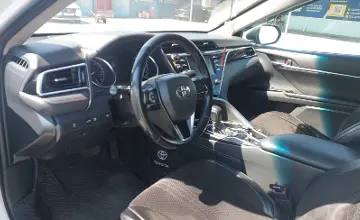 Toyota Camry 2018 года за 9 800 000 тг. в Шымкент фото 5