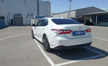 Toyota Camry 2018 года за 9 800 000 тг. в Шымкент фото 4
