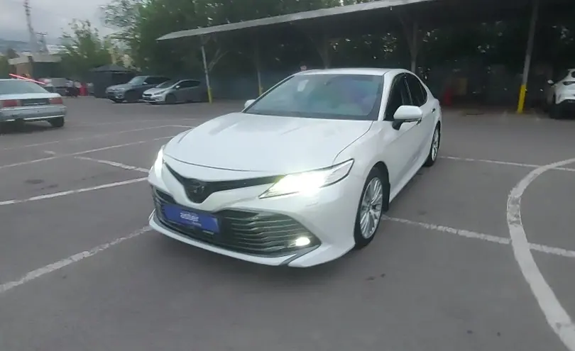 Toyota Camry 2019 года за 14 000 000 тг. в Алматы