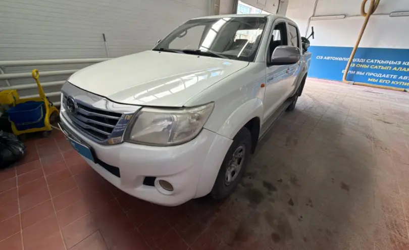 Toyota Hilux 2013 года за 9 700 000 тг. в Астана
