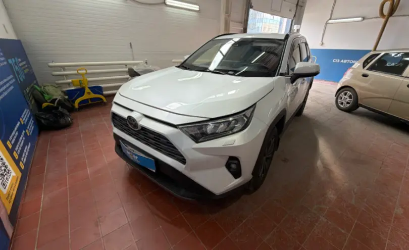 Toyota RAV4 2025 года за 16 300 000 тг. в Астана