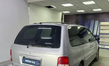 Kia Carnival 2002 года за 1 500 000 тг. в Павлодар