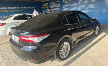 Toyota Camry 2018 года за 13 000 000 тг. в Алматы
