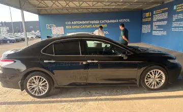 Toyota Camry 2018 года за 13 000 000 тг. в Алматы фото 4
