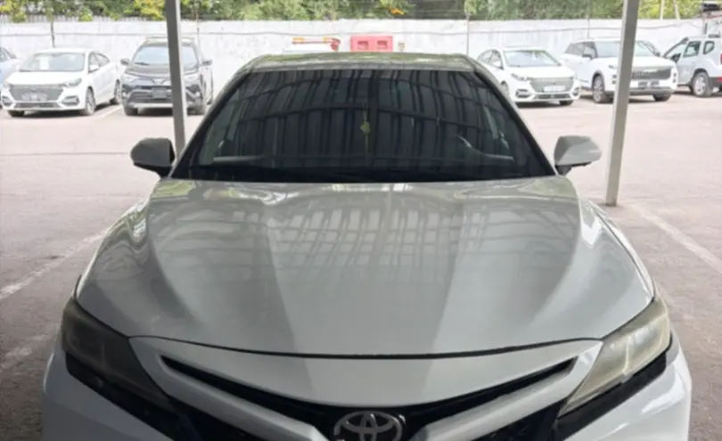 Toyota Camry 2020 года за 9 500 000 тг. в Алматы фото 2