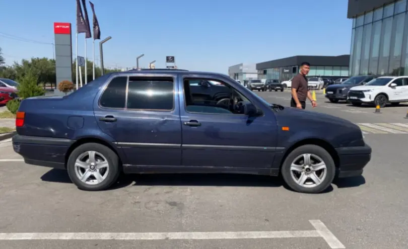 Volkswagen Vento 1993 года за 1 000 000 тг. в Шымкент фото 4