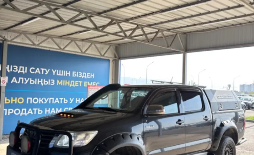 Toyota Hilux 2013 года за 15 000 000 тг. в Алматы