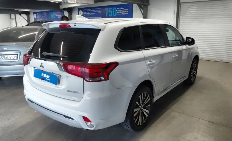 Mitsubishi Outlander 2022 года за 10 400 000 тг. в Астана фото 3