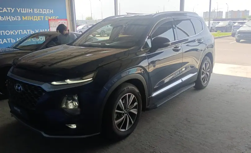 Hyundai Santa Fe 2019 года за 13 000 000 тг. в Алматы