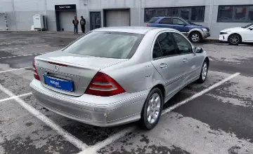 Mercedes-Benz C-Класс 2004 года за 2 000 000 тг. в Астана фото 3