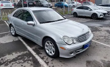 Mercedes-Benz C-Класс 2004 года за 2 000 000 тг. в Астана фото 2