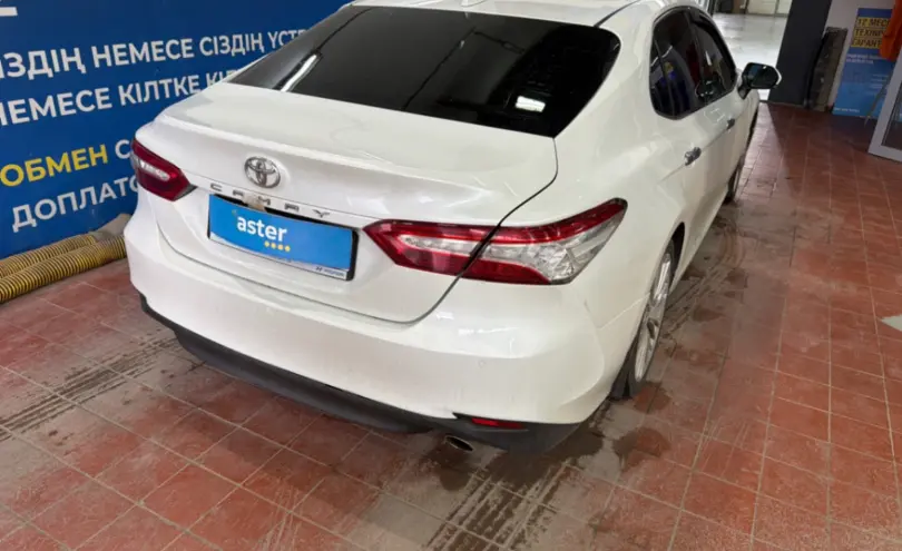 Toyota Camry 2018 года за 13 300 000 тг. в Астана фото 5