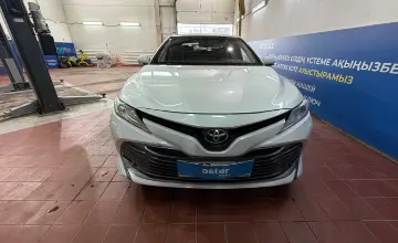 Toyota Camry 2018 года за 13 300 000 тг. в Астана фото 2