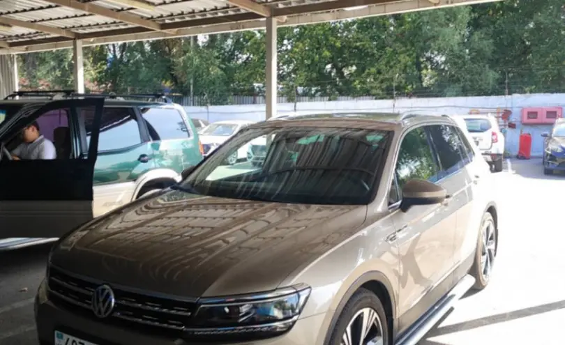 Volkswagen Tiguan 2017 года за 10 000 000 тг. в Алматы