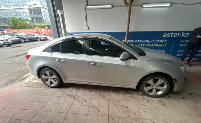 Chevrolet Cruze 2011 года за 3 200 000 тг. в Астана фото 4