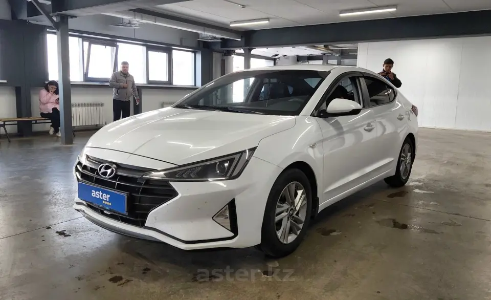Hyundai Elantra 2019 года за 8 600 000 тг. в Астана