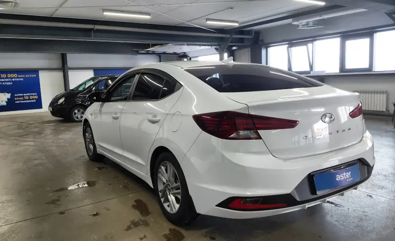Hyundai Elantra 2019 года за 8 600 000 тг. в Астана фото 4