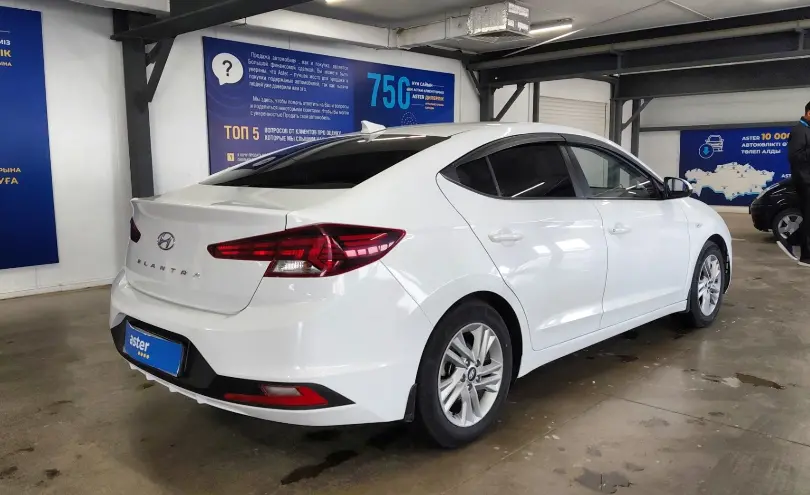 Hyundai Elantra 2019 года за 8 600 000 тг. в Астана фото 3