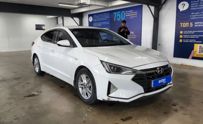 Hyundai Elantra 2019 года за 8 600 000 тг. в Астана фото 2