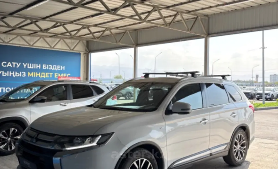 Mitsubishi Outlander 2016 года за 9 000 000 тг. в Алматы