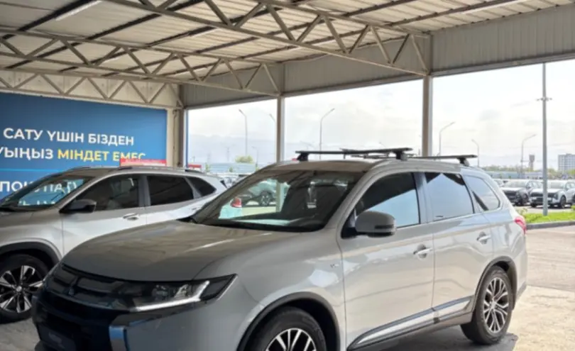 Mitsubishi Outlander 2016 года за 9 000 000 тг. в Алматы