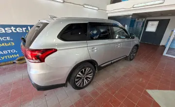 Mitsubishi Outlander 2019 года за 10 000 000 тг. в Астана фото 4