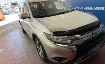 Mitsubishi Outlander 2019 года за 10 000 000 тг. в Астана фото 3