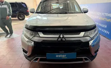 Mitsubishi Outlander 2019 года за 10 000 000 тг. в Астана фото 2