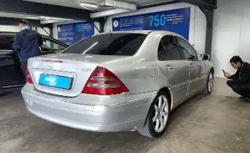 Mercedes-Benz C-Класс 2002 года за 2 000 000 тг. в Астана фото 3