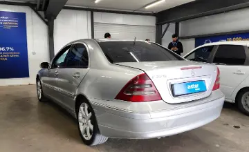 Mercedes-Benz C-Класс 2002 года за 2 000 000 тг. в Астана фото 4