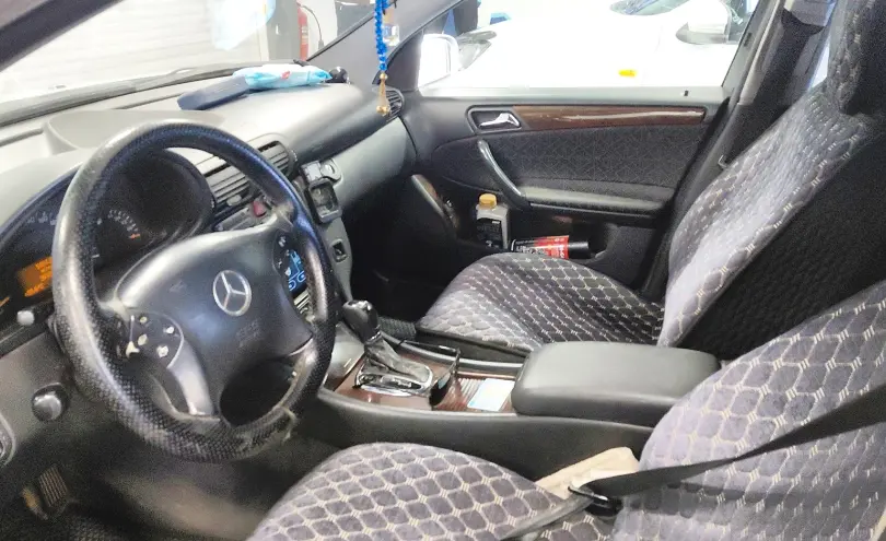 Mercedes-Benz C-Класс 2002 года за 2 000 000 тг. в Астана фото 5