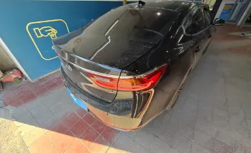 Kia K7 2018 года за 8 500 000 тг. в Астана