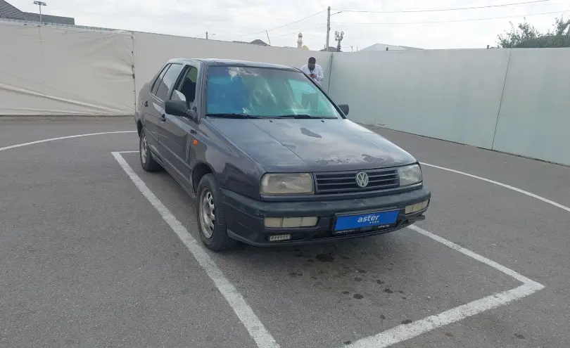Volkswagen Vento 1994 года за 700 000 тг. в Шымкент фото 2