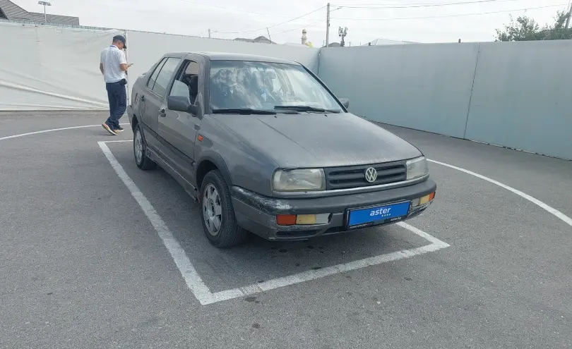 Volkswagen Vento 1993 года за 1 100 000 тг. в Шымкент фото 2