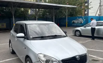 Skoda Fabia 2012 года за 2 200 000 тг. в Алматы фото 2