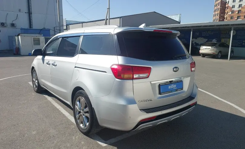 Kia Carnival 2016 года за 10 000 000 тг. в Шымкент фото 4