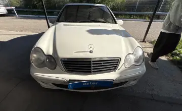 Mercedes-Benz C-Класс 2004 года за 3 500 000 тг. в Усть-Каменогорск фото 2