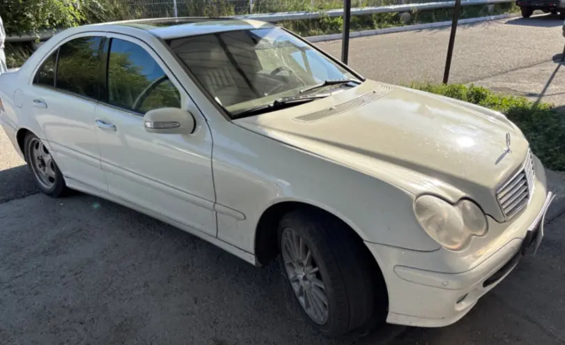 Mercedes-Benz C-Класс 2004 года за 3 500 000 тг. в Усть-Каменогорск фото 3
