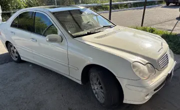 Mercedes-Benz C-Класс 2004 года за 3 500 000 тг. в Усть-Каменогорск фото 3