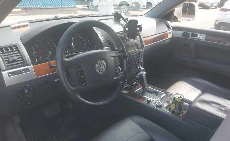 Volkswagen Touareg 2008 года за 5 500 000 тг. в Алматы фото 5