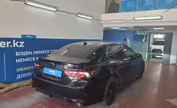 Toyota Camry 2021 года за 10 500 000 тг. в Астана
