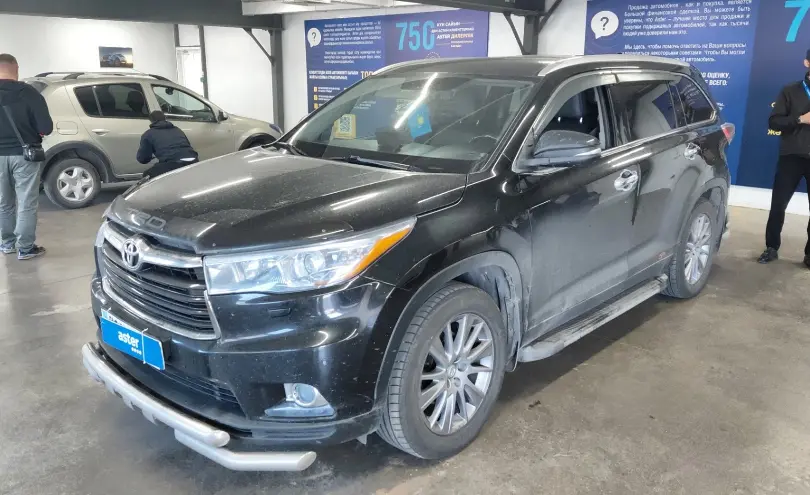 Toyota Highlander 2014 года за 14 000 000 тг. в Астана