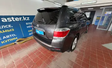 Toyota Highlander 2013 года за 12 500 000 тг. в Астана