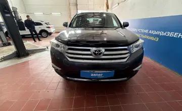 Toyota Highlander 2013 года за 12 500 000 тг. в Астана фото 2