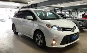Toyota Sienna 2018 года за 15 350 000 тг. в Астана фото 2